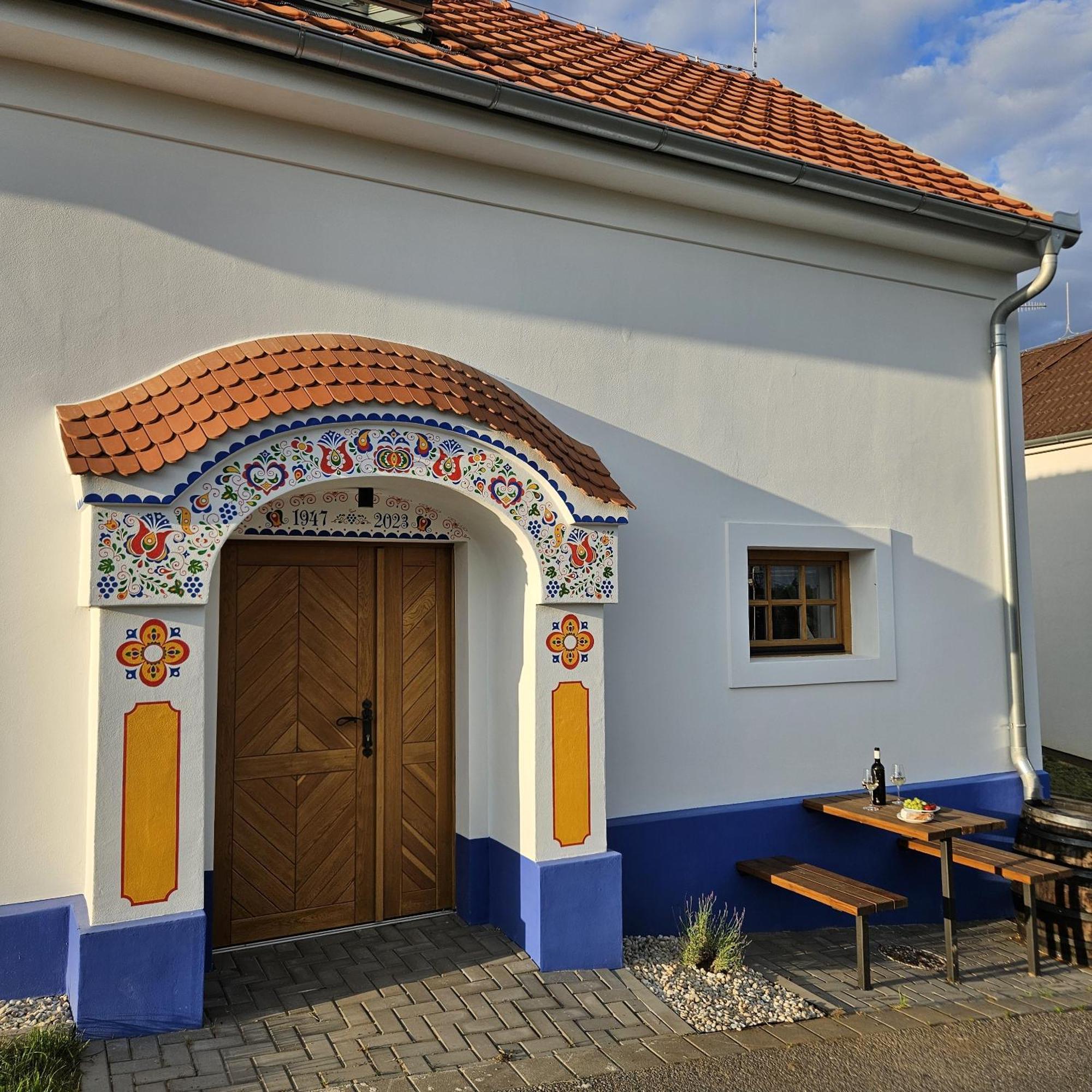 Pod Vinohradem - Apartmany & Vinne Sklepy Мутєніце Екстер'єр фото