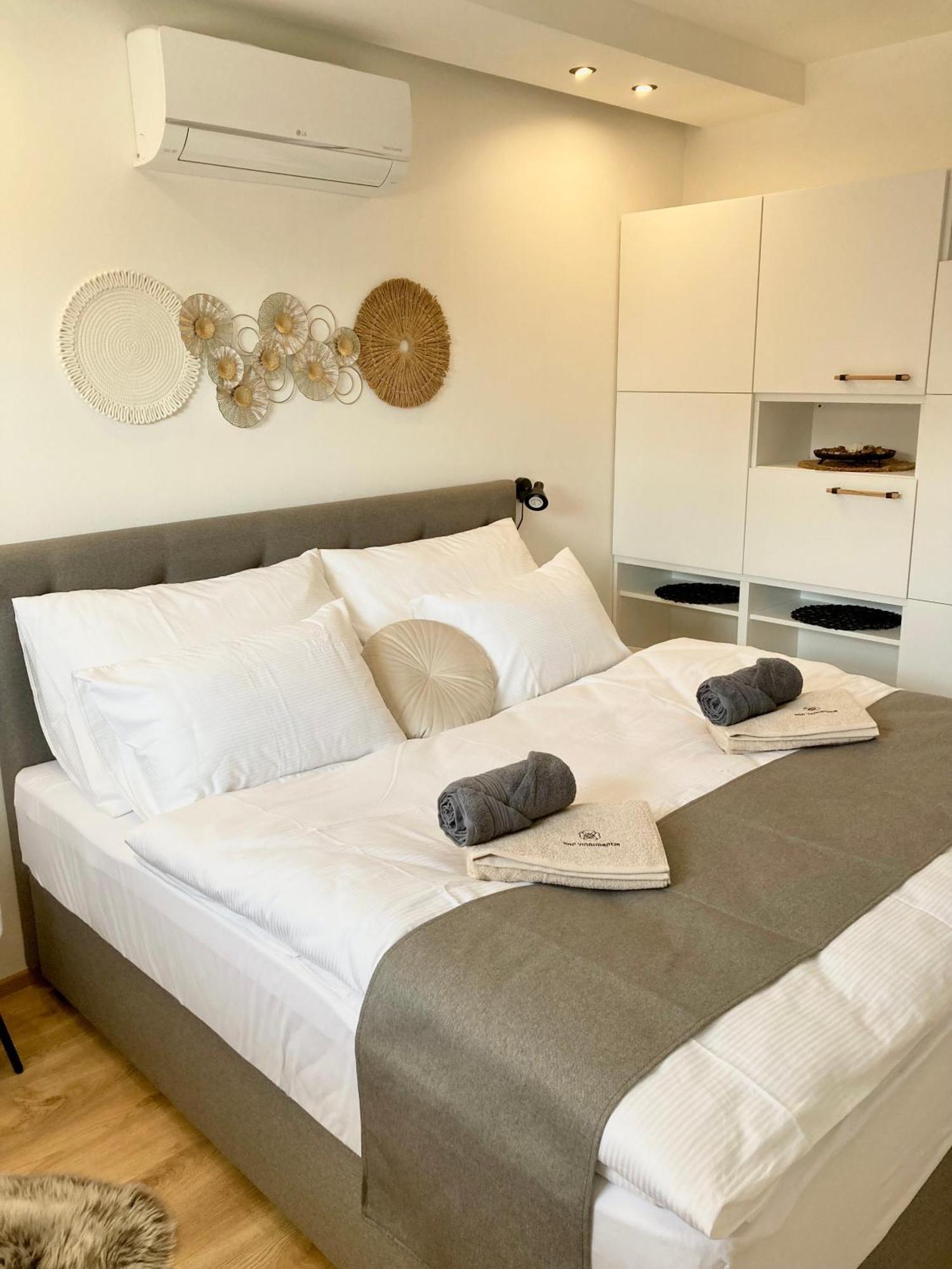 Pod Vinohradem - Apartmany & Vinne Sklepy Мутєніце Екстер'єр фото