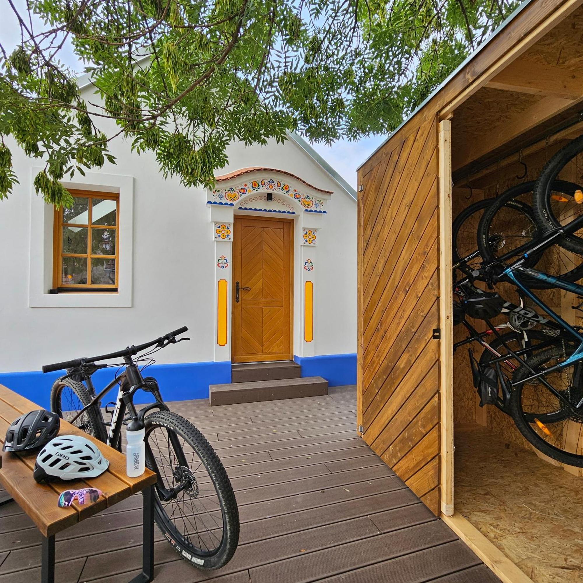 Pod Vinohradem - Apartmany & Vinne Sklepy Мутєніце Екстер'єр фото